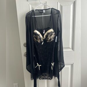 Frederick's of Hollywood Black and Cream Lace Bra Set